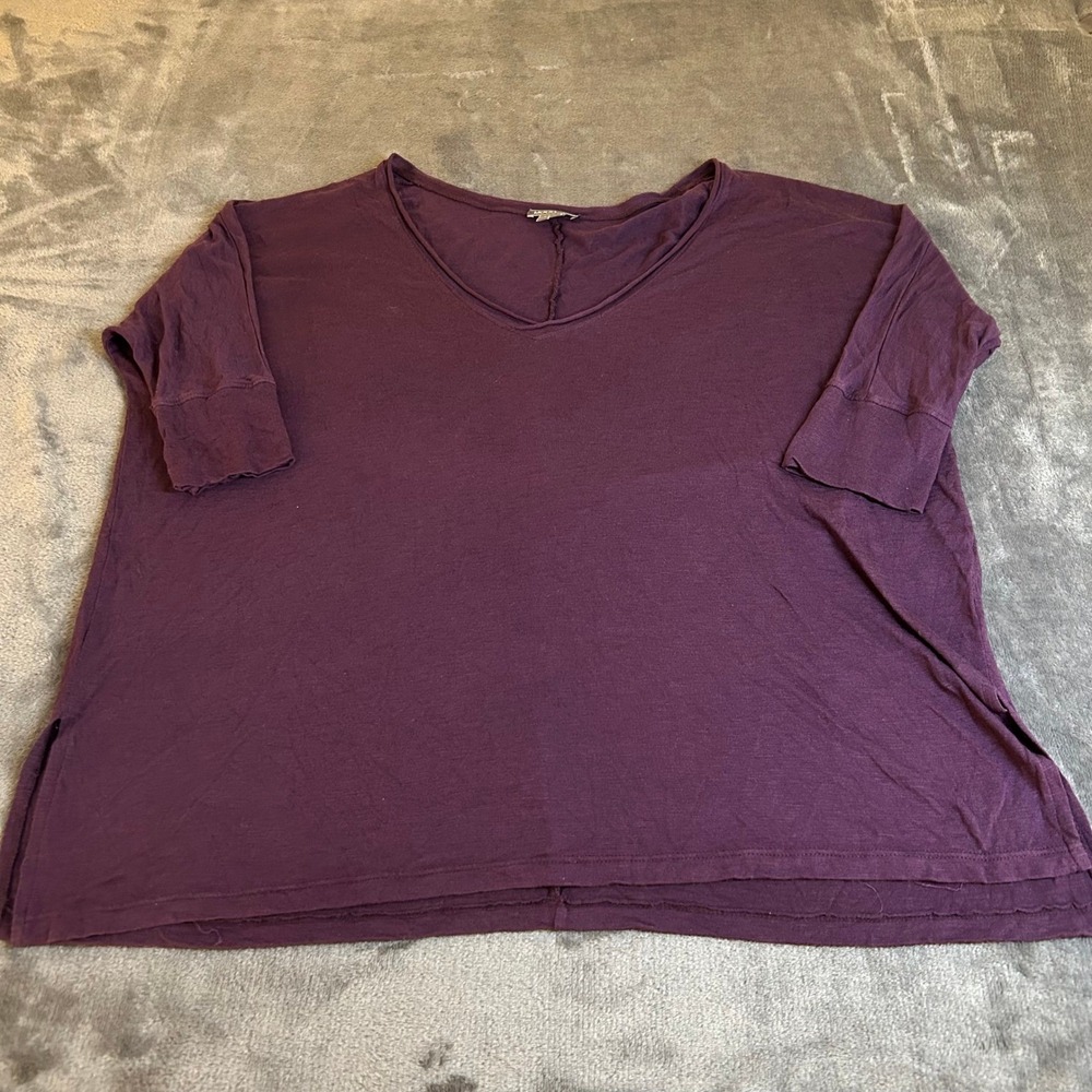 MOCO Los Angeles Eco Hybrid T Shirt Womens Small Purple Oversized V Neck